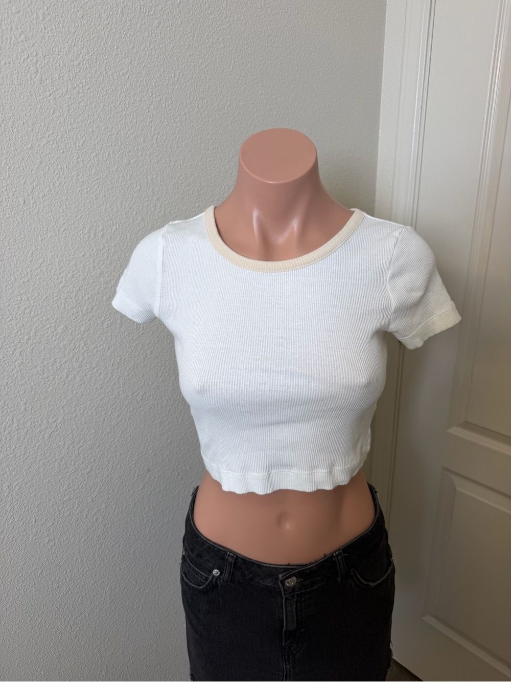 BDG White Ribbed Crop Top with Cream Neckline Sz S